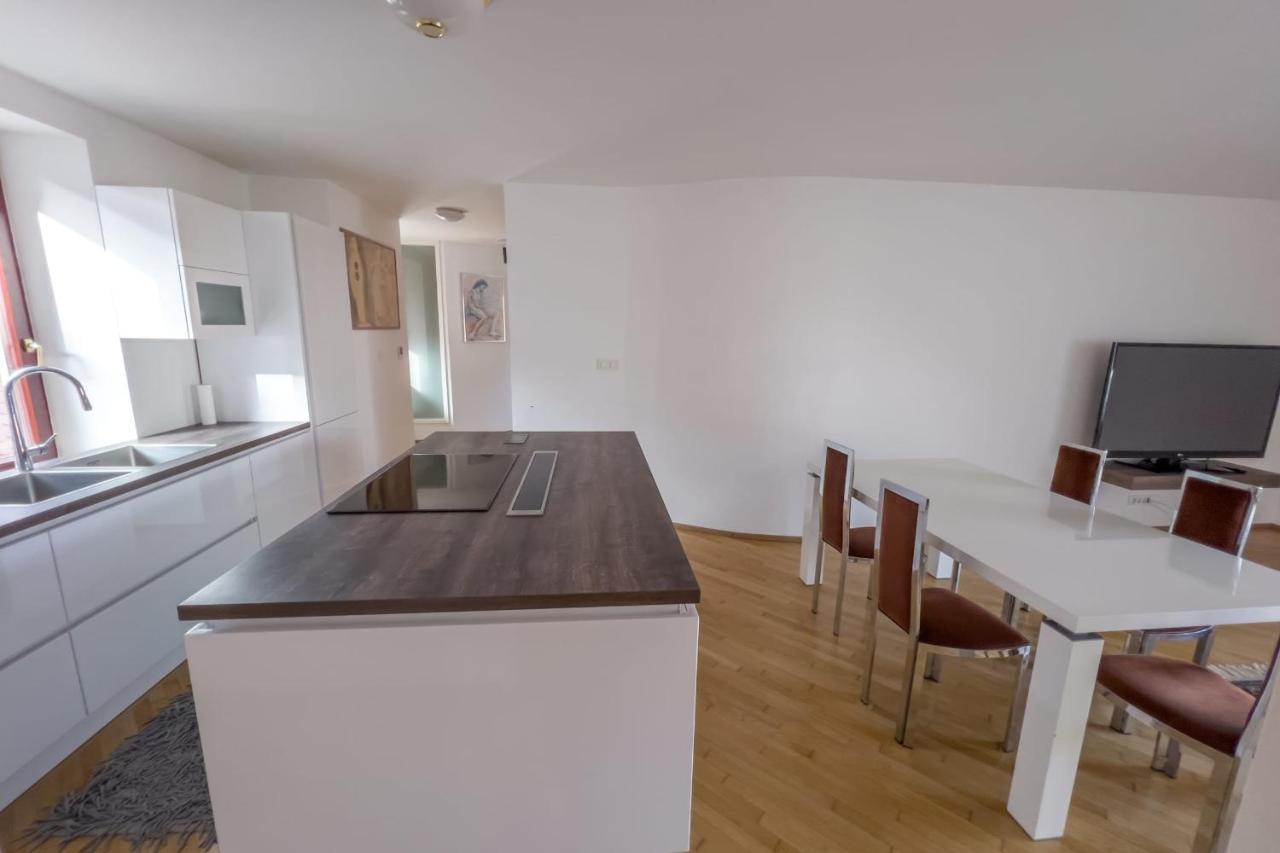 Riverside Ljubljanica With Private Parking Apartment *